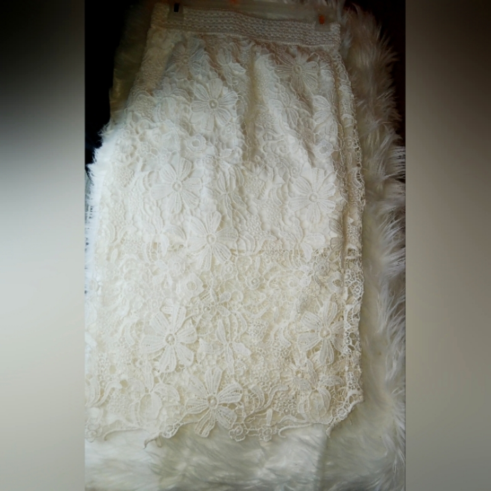 White lace pencil skirt - with lining